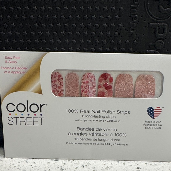 Color Street “IT’S A KEY-PER” Glitter and Patterned Nail Strips - Picture 1 of 3